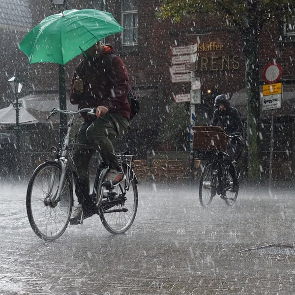 Nos meilleurs conseils pour rouler en vélo électrique sous la pluie.